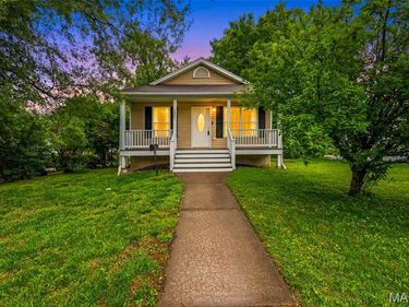 1904 N 5th Street, St Charles, MO 63301