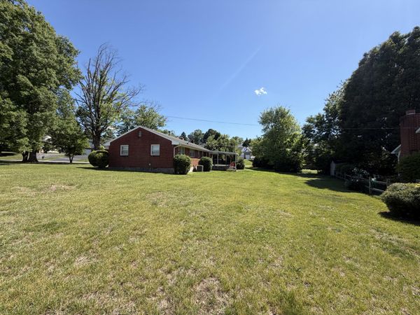 1229 Mountain View RD, Vinton, VA 24179