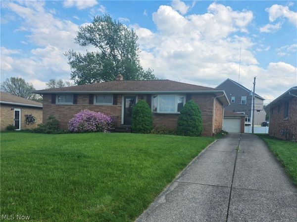 1423 Roanoke Drive , Parma, OH 44134