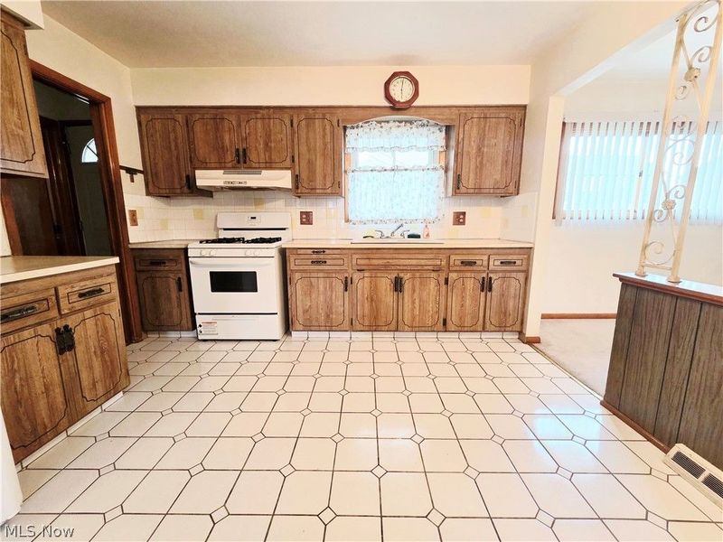 1423 Roanoke Drive , Parma, OH 44134 Photo 13