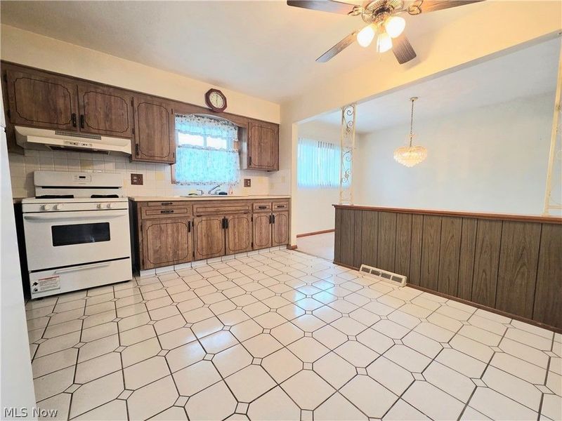 1423 Roanoke Drive , Parma, OH 44134 Photo 15