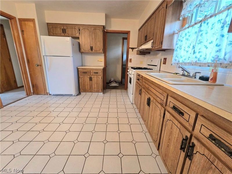 1423 Roanoke Drive , Parma, OH 44134 Photo 16
