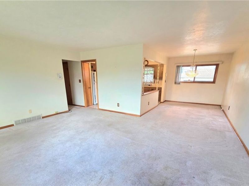 1423 Roanoke Drive , Parma, OH 44134 Photo 18