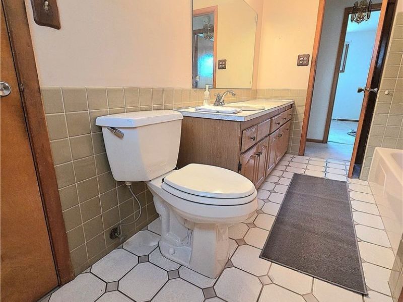 1423 Roanoke Drive , Parma, OH 44134 Photo 25