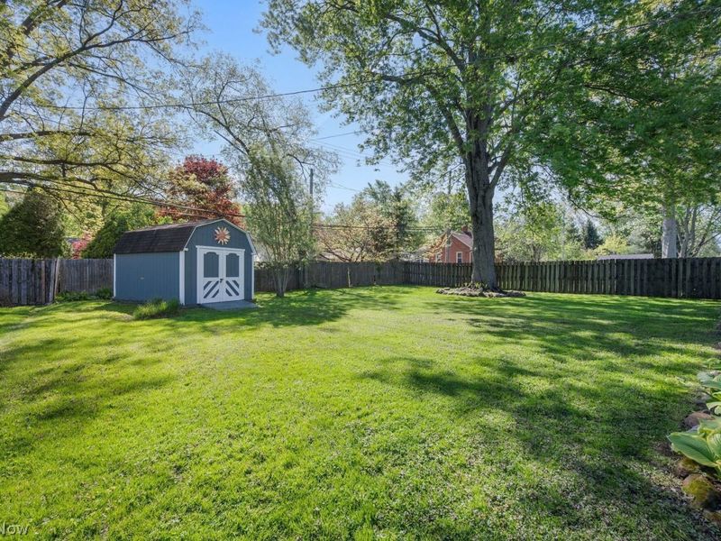 5321 Whitehaven Avenue, North Olmsted, OH 44070 Photo 3