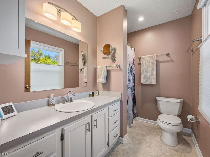 5321 Whitehaven Avenue, North Olmsted, OH 44070 Photo 30