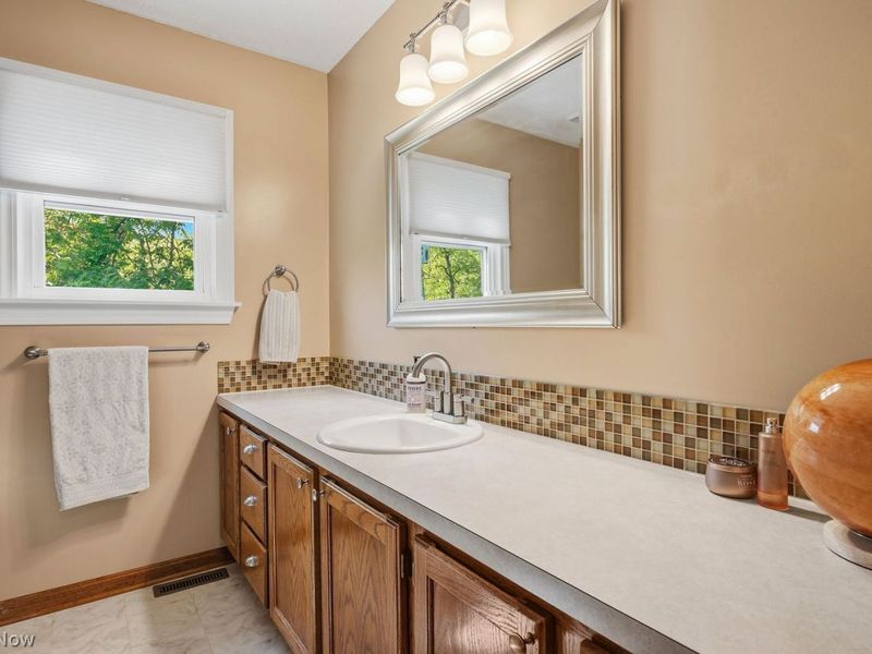 5321 Whitehaven Avenue, North Olmsted, OH 44070 Photo 38