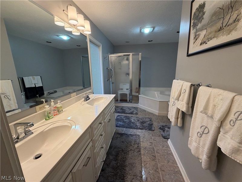 2359 Oak Tree Drive NW, Dover, OH 44622 Photo 17