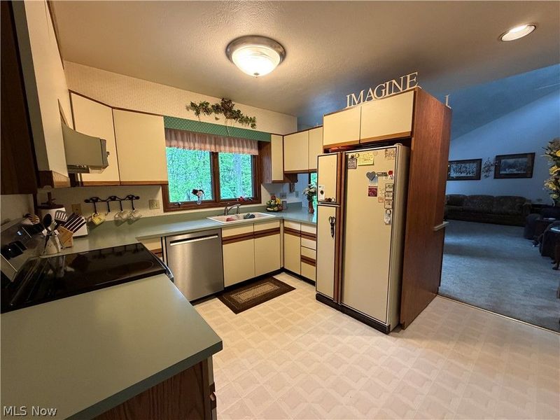 2359 Oak Tree Drive NW, Dover, OH 44622 Photo 5