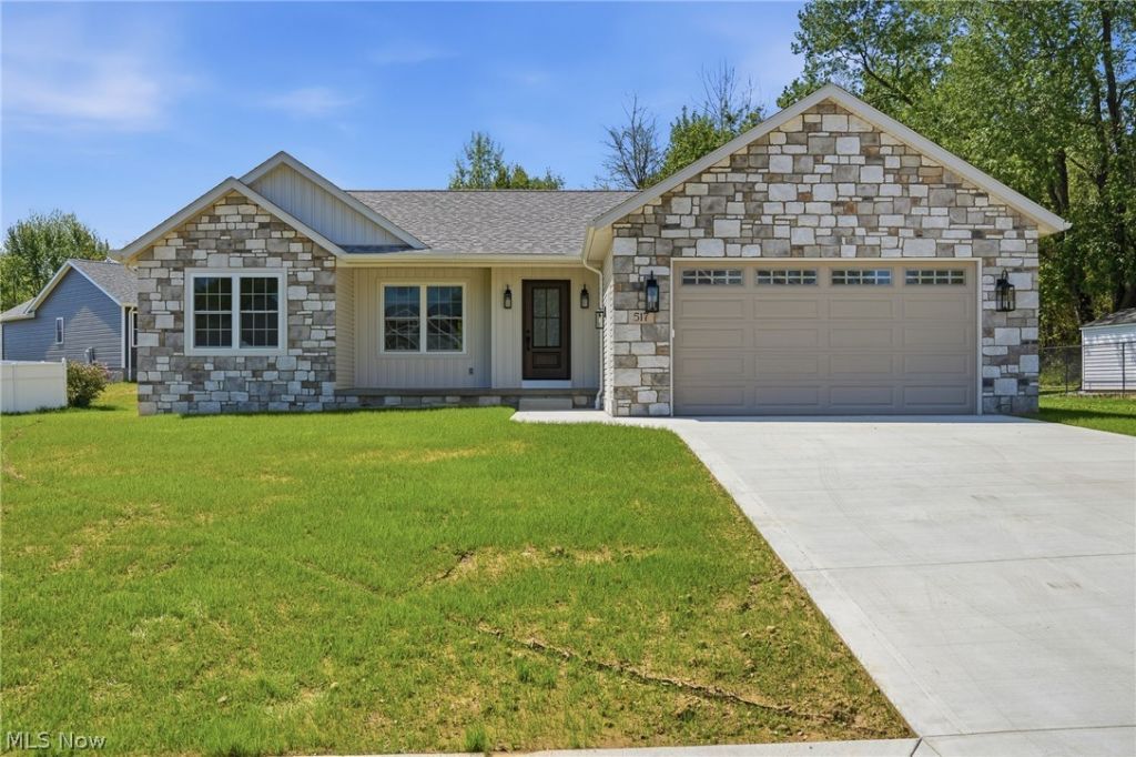 517 Whitetail Trail Ne, Canton, OH 44704 Main Photo