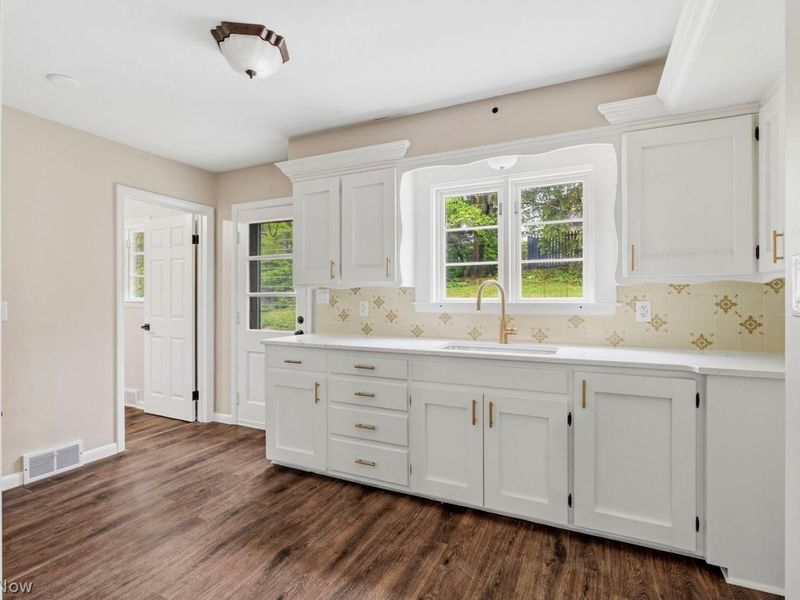 1736 Windsor Road NE, Massillon, OH 44646 Photo 2
