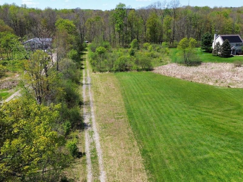 17990 Snyder Road, Chagrin Falls, OH 44023 Photo 2