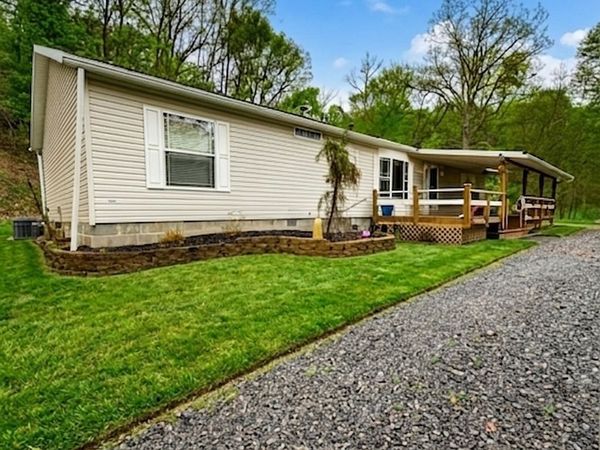 416 Crooks School Rd, Clinton, PA 15026