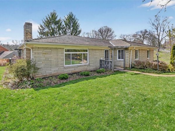 462 Greenhurst Dr , Pittsburgh, PA 15243