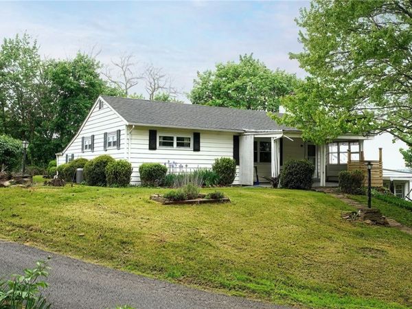 8092 University Blvd, Coraopolis, PA 15108