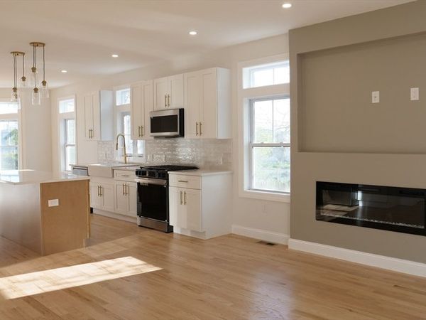10 Banks St, Brockton, MA 02302