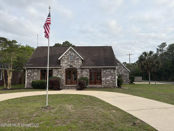 5601 Woody End Road, Ocean Springs, MS 39564