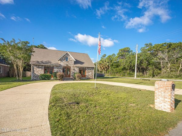 5601 Woody End Road, Ocean Springs, MS 39564