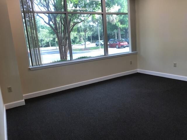 735 Johnnie Dodds Boulevard  Photo 4