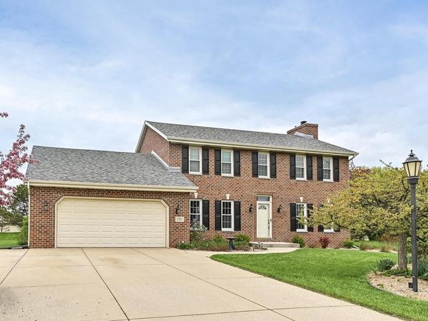 150 Fairfield COURT, Oak Creek, WI 53154