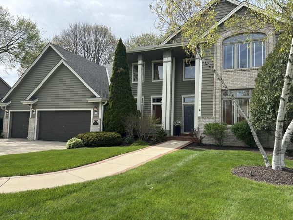 14220 North Oak BOULEVARD, New Berlin, WI 53151