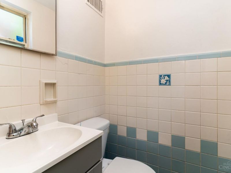 7260 Eastlawn Drive, Cincinnati, OH 45237 Photo 14