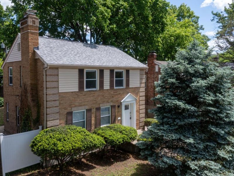 7260 Eastlawn Drive, Cincinnati, OH 45237 Photo 2