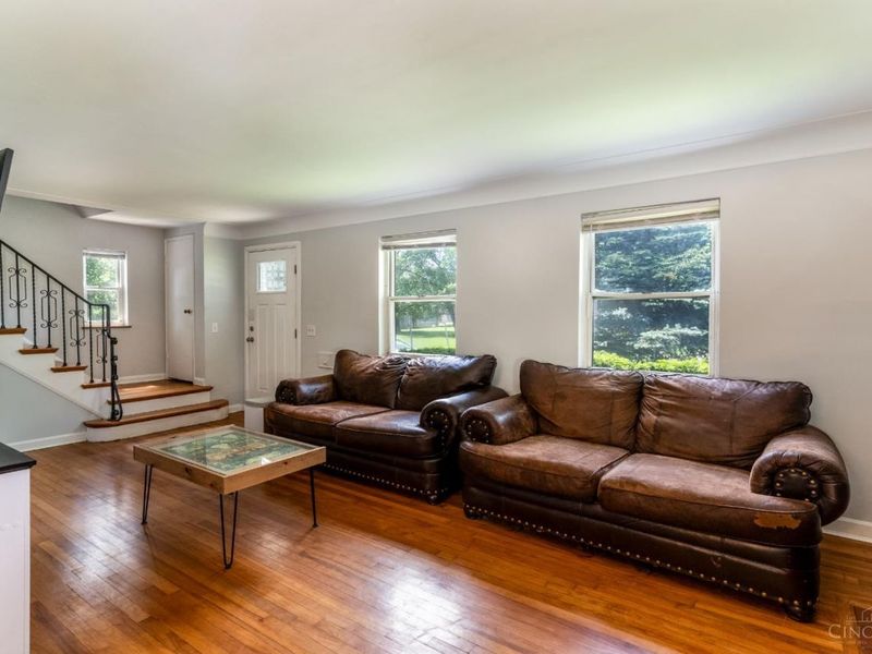 7260 Eastlawn Drive, Cincinnati, OH 45237 Photo 4