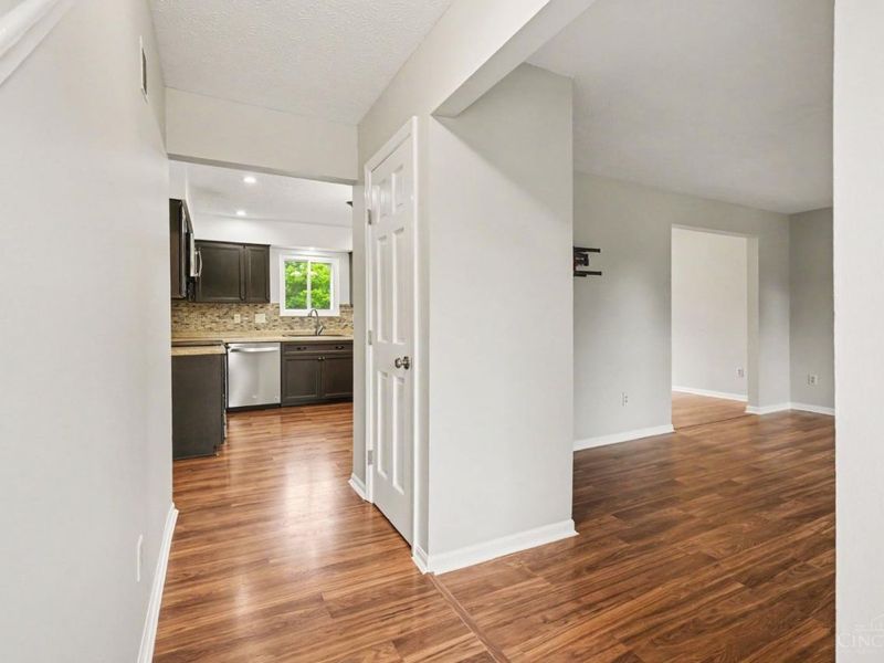 7594 Cinnamon Woods Drive, West Chester, OH 45069 Photo 3