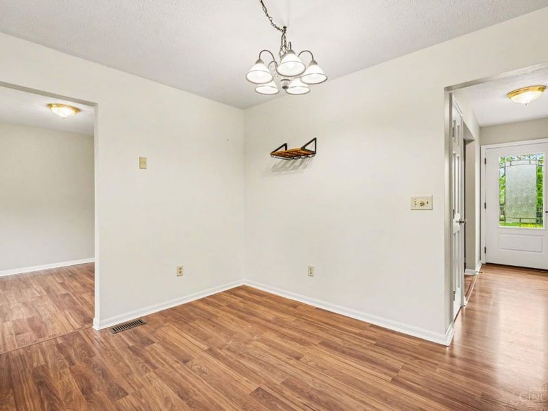7594 Cinnamon Woods Drive, West Chester, OH 45069 Photo 8