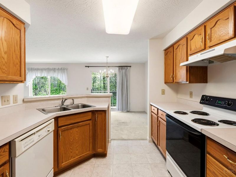 5892 Stonebridge Circle, Unit 202, Miami Twp, OH 45150 Photo 11
