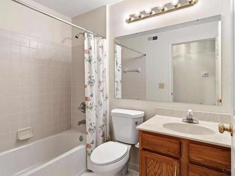 5892 Stonebridge Circle, Unit 202, Miami Twp, OH 45150 Photo 18