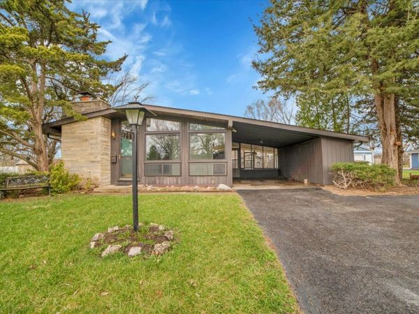 209 Sharon Lane, North Aurora, IL 60542
