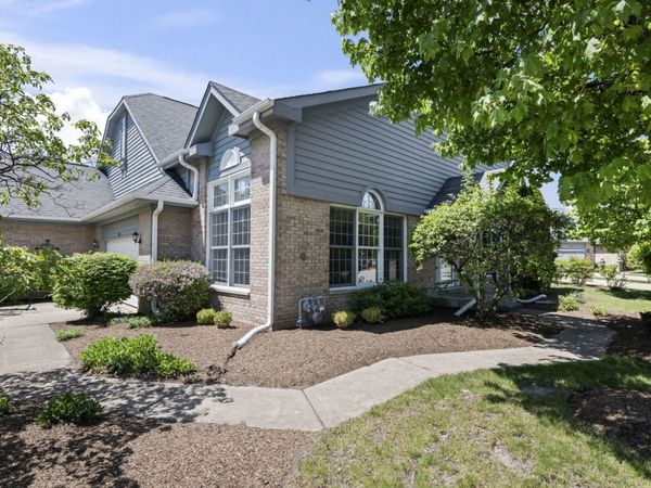 301 Lynwood Circle , Bloomingdale, IL 60108