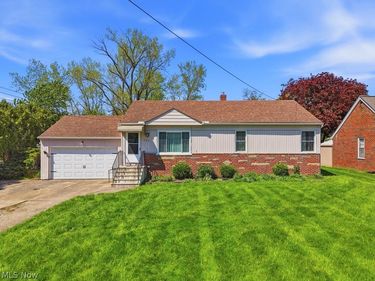 125 Meadowlane Road, Seven Hills, OH 44131