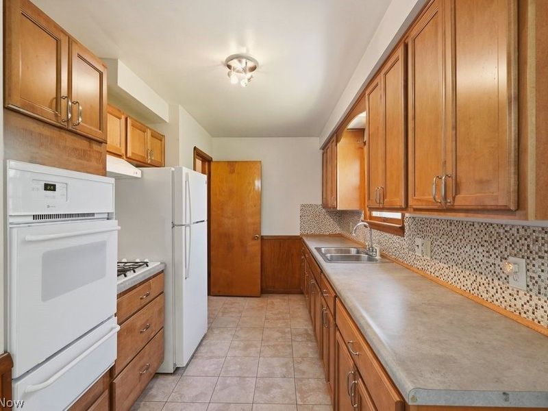 125 Meadowlane Road, Seven Hills, OH 44131 Photo 9