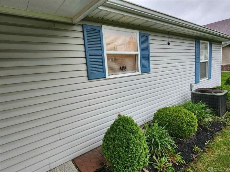 702 Fenview Drive, New Carlisle, OH 45344 Photo 8