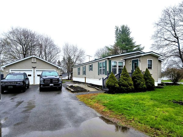 5 Lawrence Drive , Benton, ME 04901