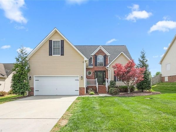 108 Brightleaf Court , Archdale, NC 27263