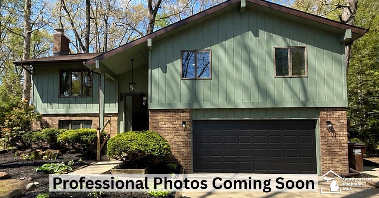1882 Brookwood Lane, Temperance, MI 48182 Main Photo