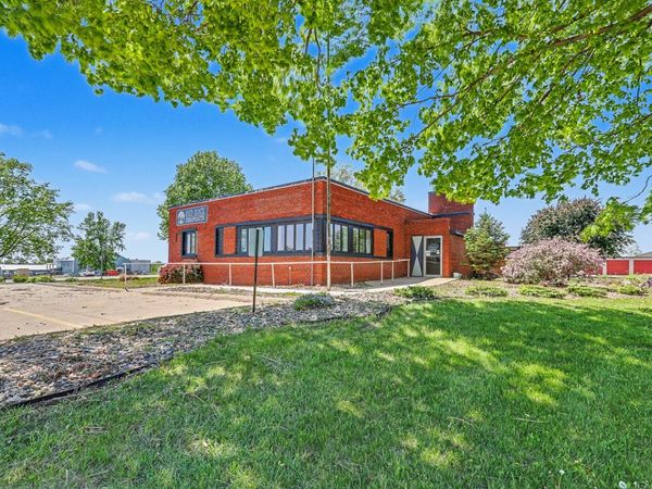 1404 Fifield Road , Pella, IA 50219