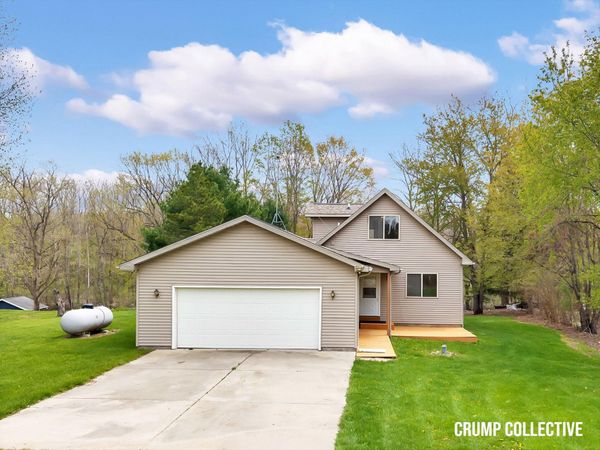 9129 Lakeside Drive, Perrinton, MI 48871