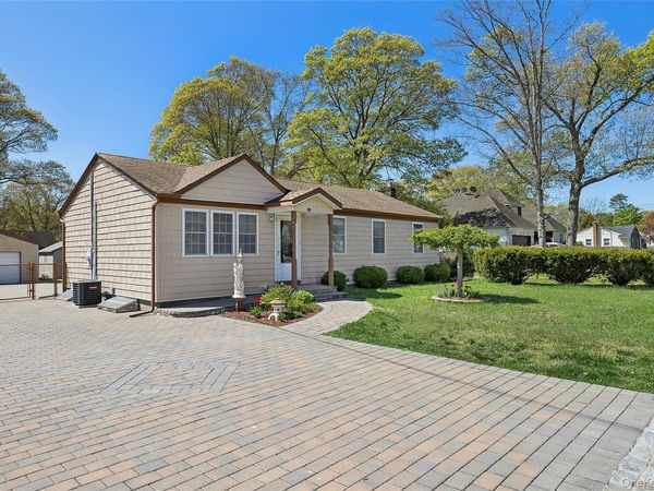 140 Poplar Street , Central Islip, NY 11722