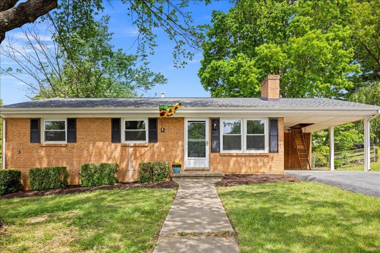 84 Hudson Ave, Staunton, VA 24401 Main Photo
