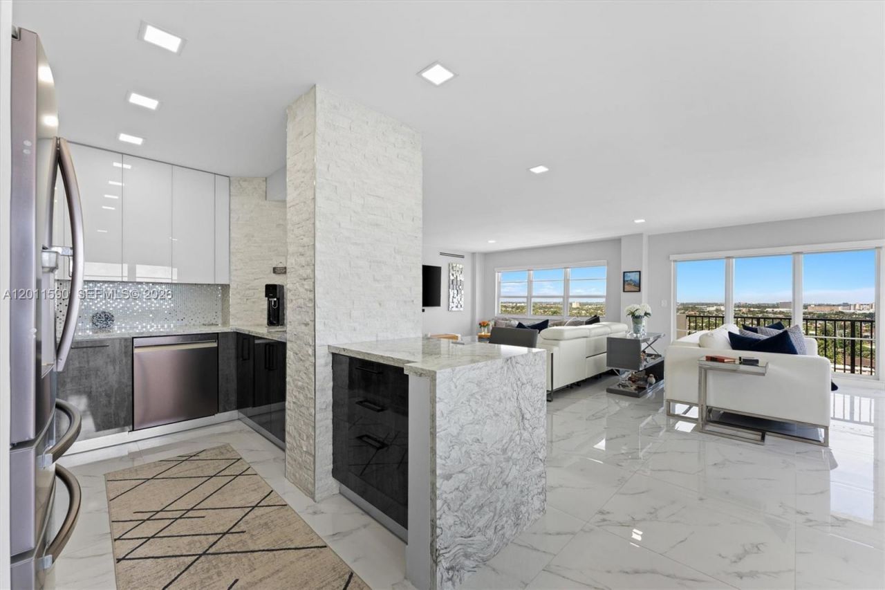 340 Sunset Dr , Unit 1810, Fort Lauderdale, FL 33301 Photo