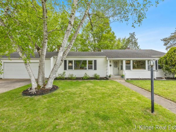 722 N Hudson Street SE, Lowell, MI 49331