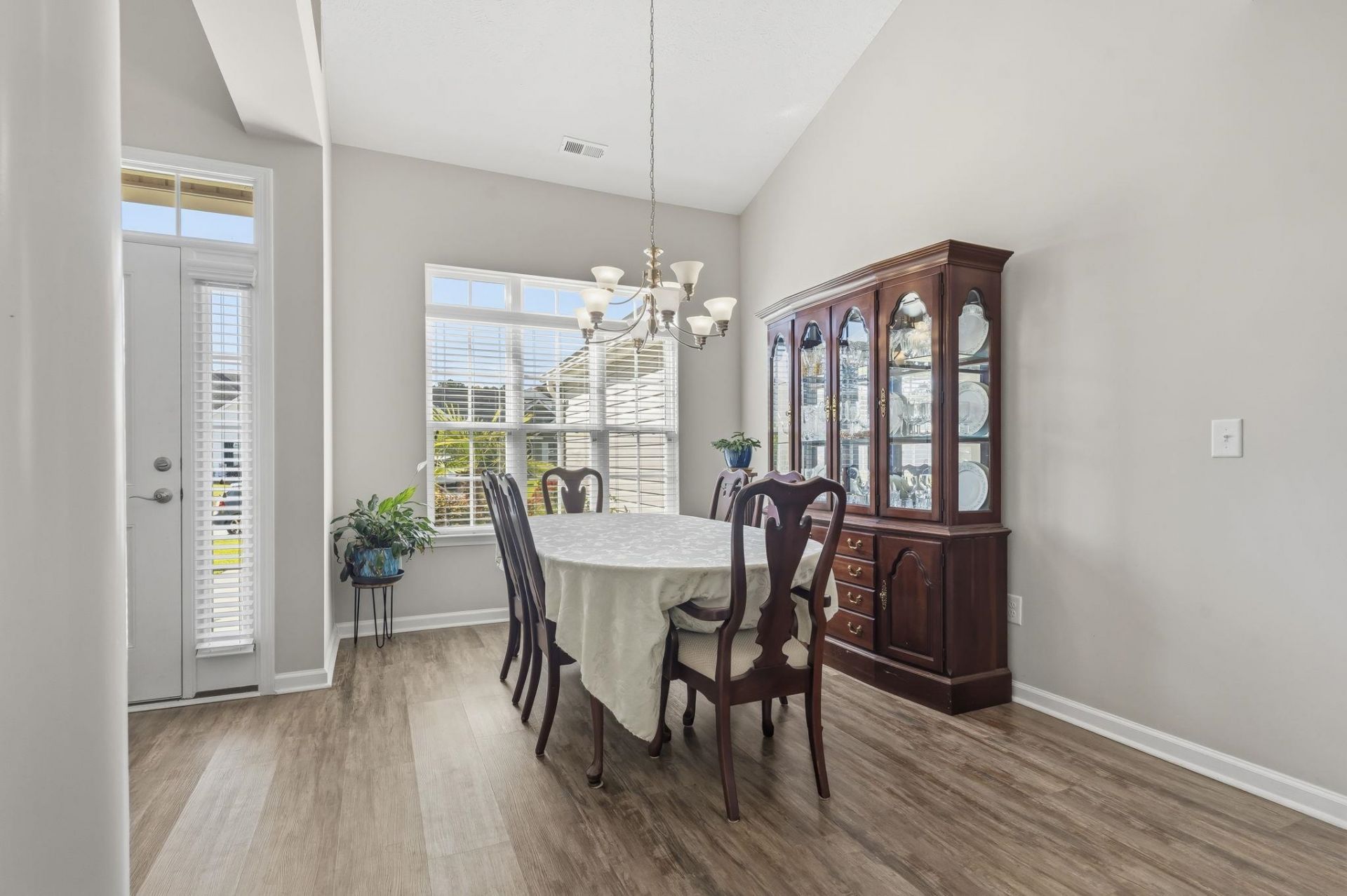 669 Sun Colony Blvd.  Photo 17