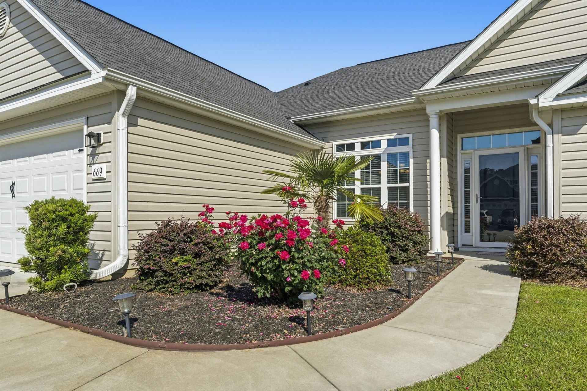 669 Sun Colony Blvd.  Photo 32