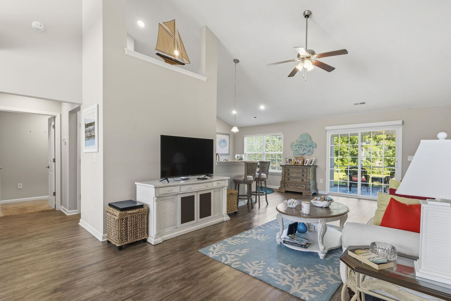 669 Sun Colony Blvd.  Photo 6
