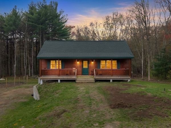 22 Carpenter, Dudley, MA 01571